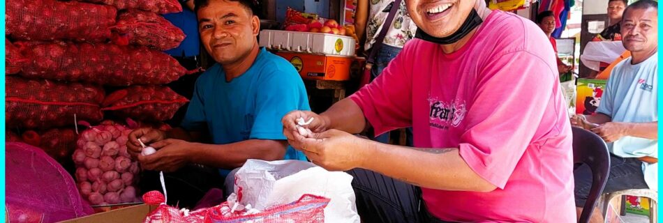 Photo of the Day for January 11, 2024 – Garlic pickers at the market