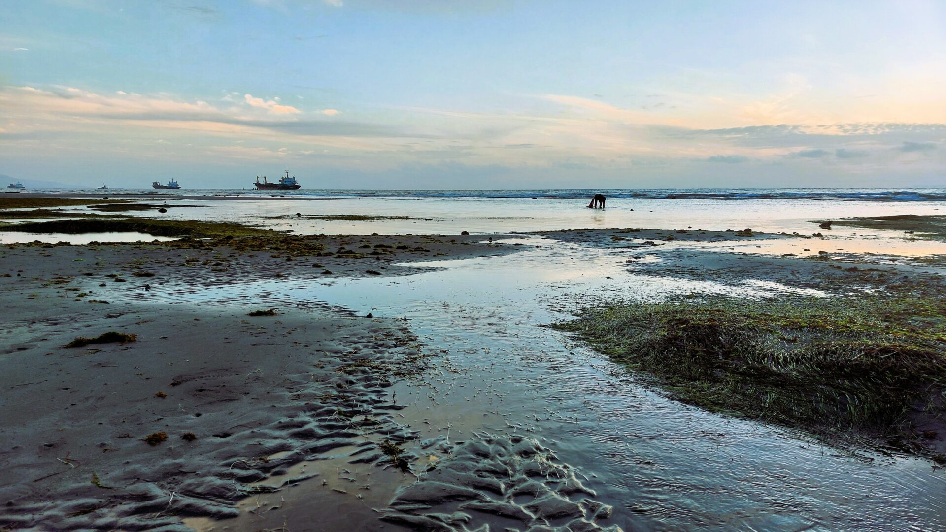 SIGHTS OF NEGROS - BLOG - Mangnao Open Beach in Dumaguete City on an early Morning