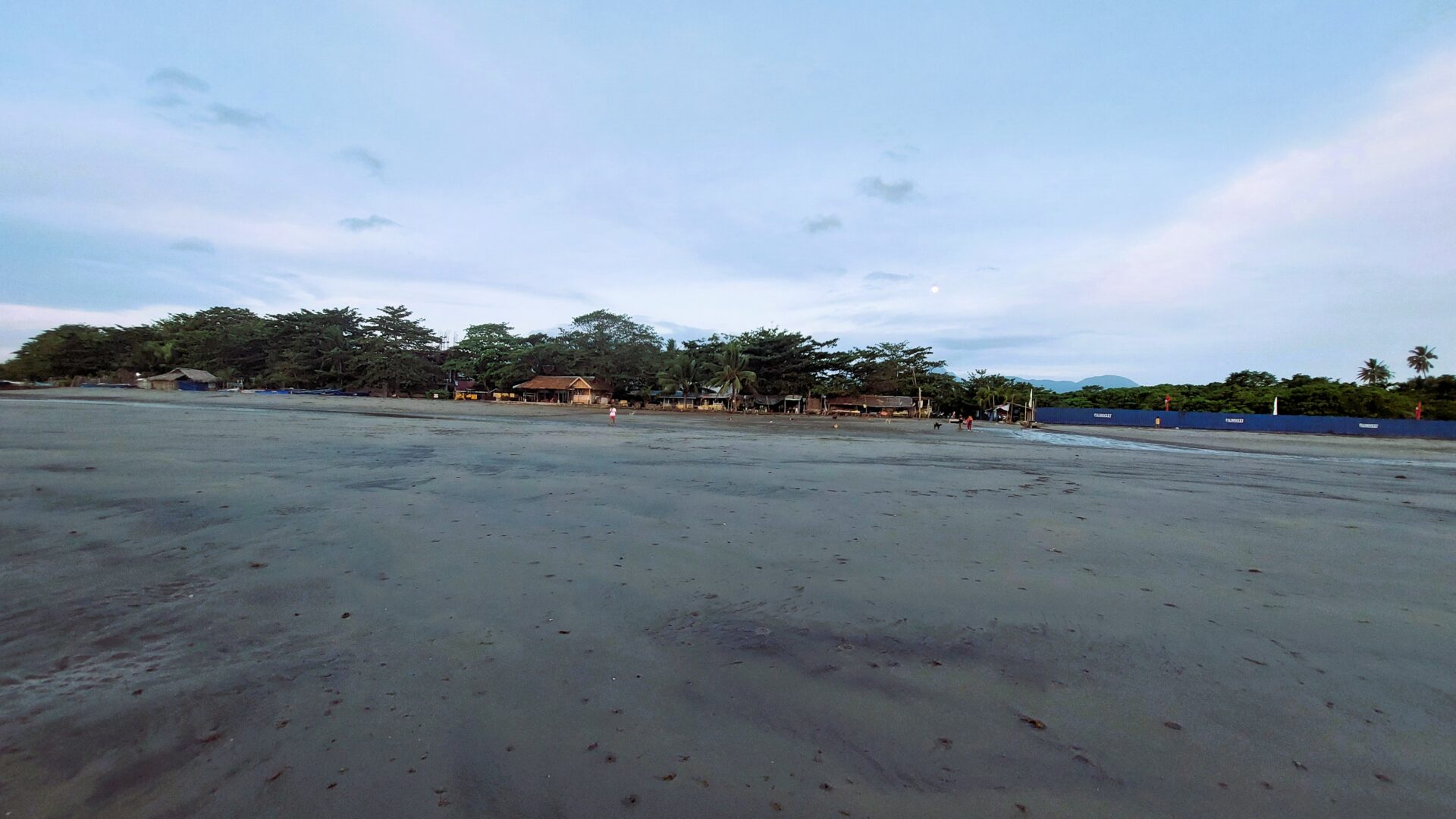SIGHTS OF NEGROS - BLOG - Mangnao Open Beach in Dumaguete City on an early Morning
