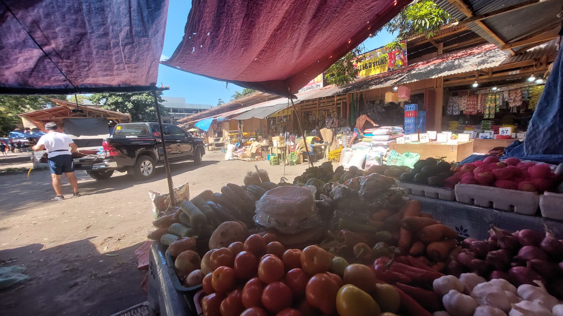 SIGHTS OF NEGROS - BLOG - mpressions of the shopping mile in Bacong