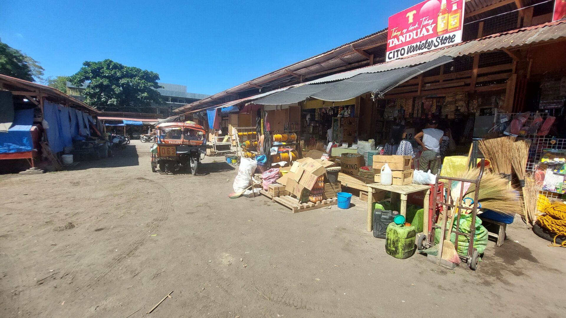 SIGHTS OF NEGROS - BLOG - mpressions of the shopping mile in Bacong